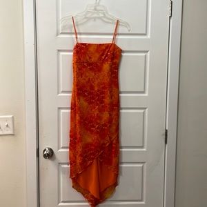Orange and red flower and vine pattern. Size small.